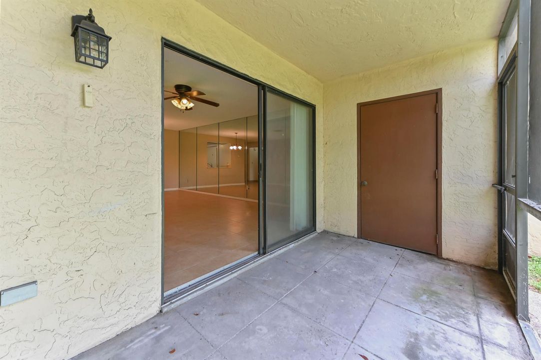 23 Patio 02