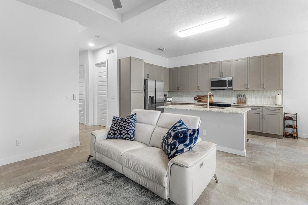 011-610PioneerWay-RoyalPalmBeach-FL-3341