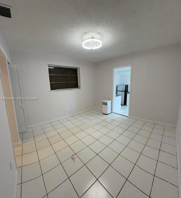 For Rent: $1,300 (1 beds, 1 baths, 1452 Square Feet)