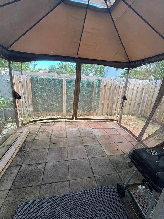 For Rent: $2,550 (3 beds, 3 baths, 1376 Square Feet)