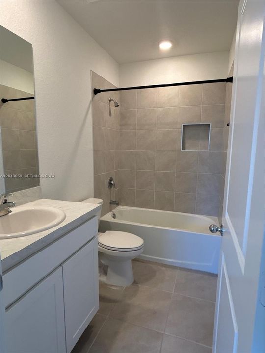 For Rent: $2,550 (3 beds, 3 baths, 1376 Square Feet)