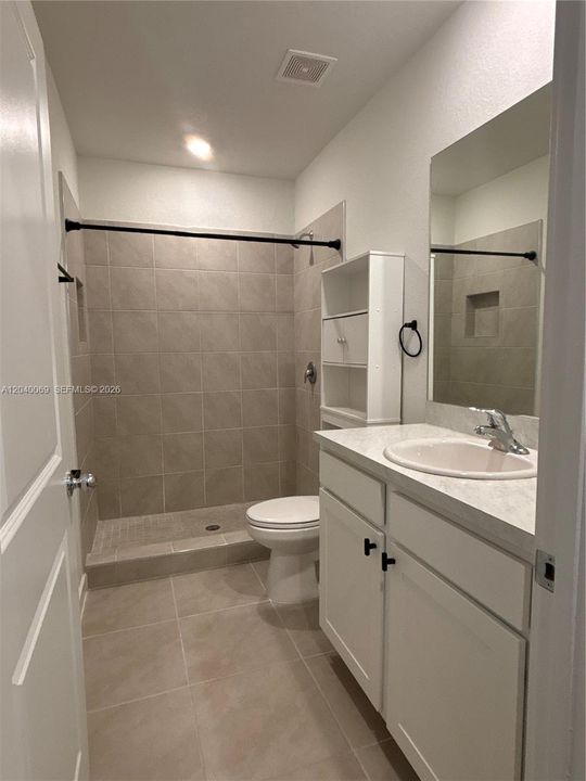 For Rent: $2,550 (3 beds, 3 baths, 1376 Square Feet)