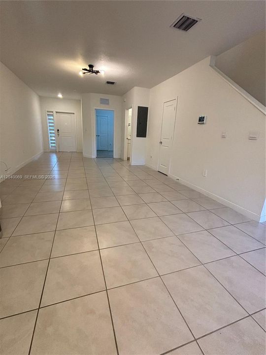 For Rent: $2,550 (3 beds, 3 baths, 1376 Square Feet)