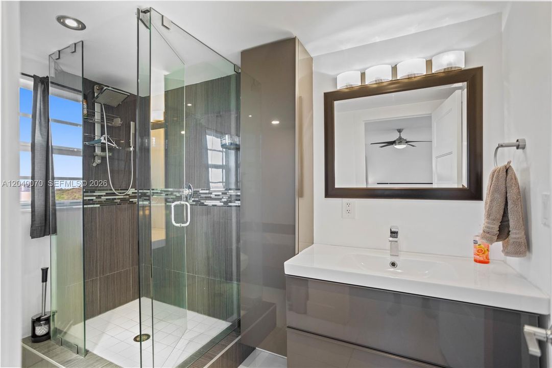 На продажу: $349,900 (3 спален, 2 ванн, 1390 Квадратных фут)
