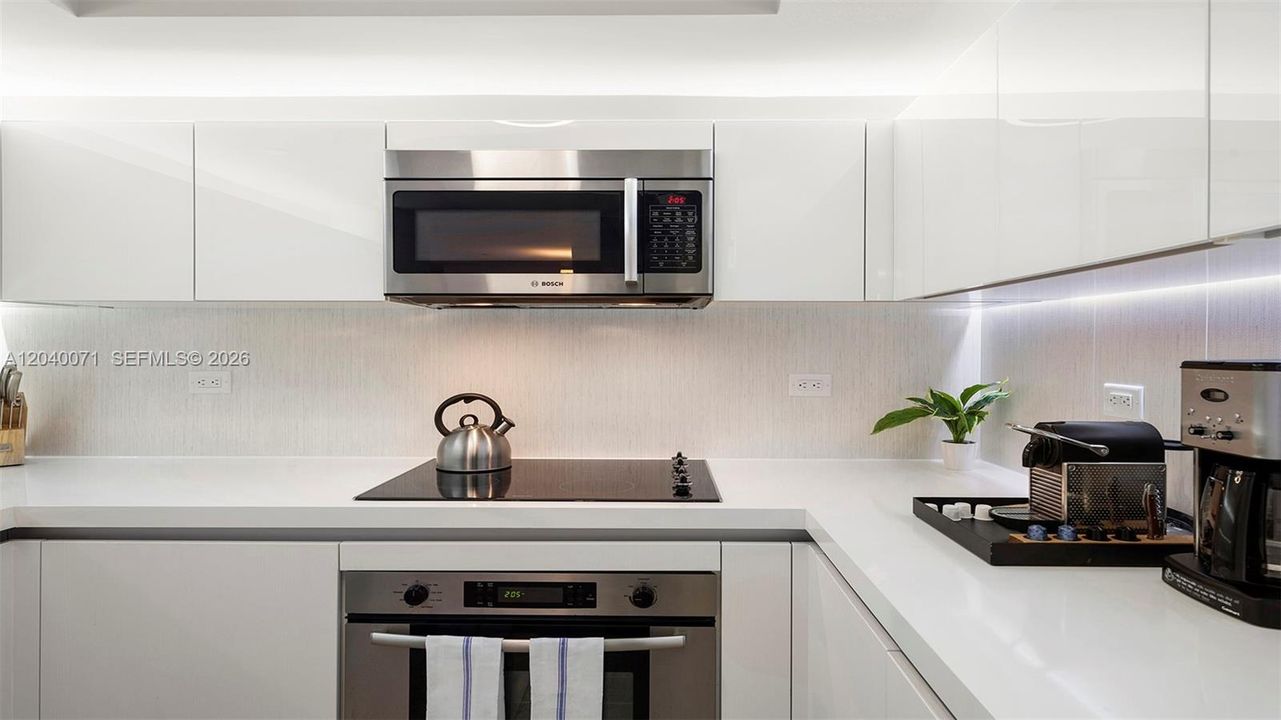 For Sale: $3,650,000 (2 beds, 2 baths, 1104 Square Feet)