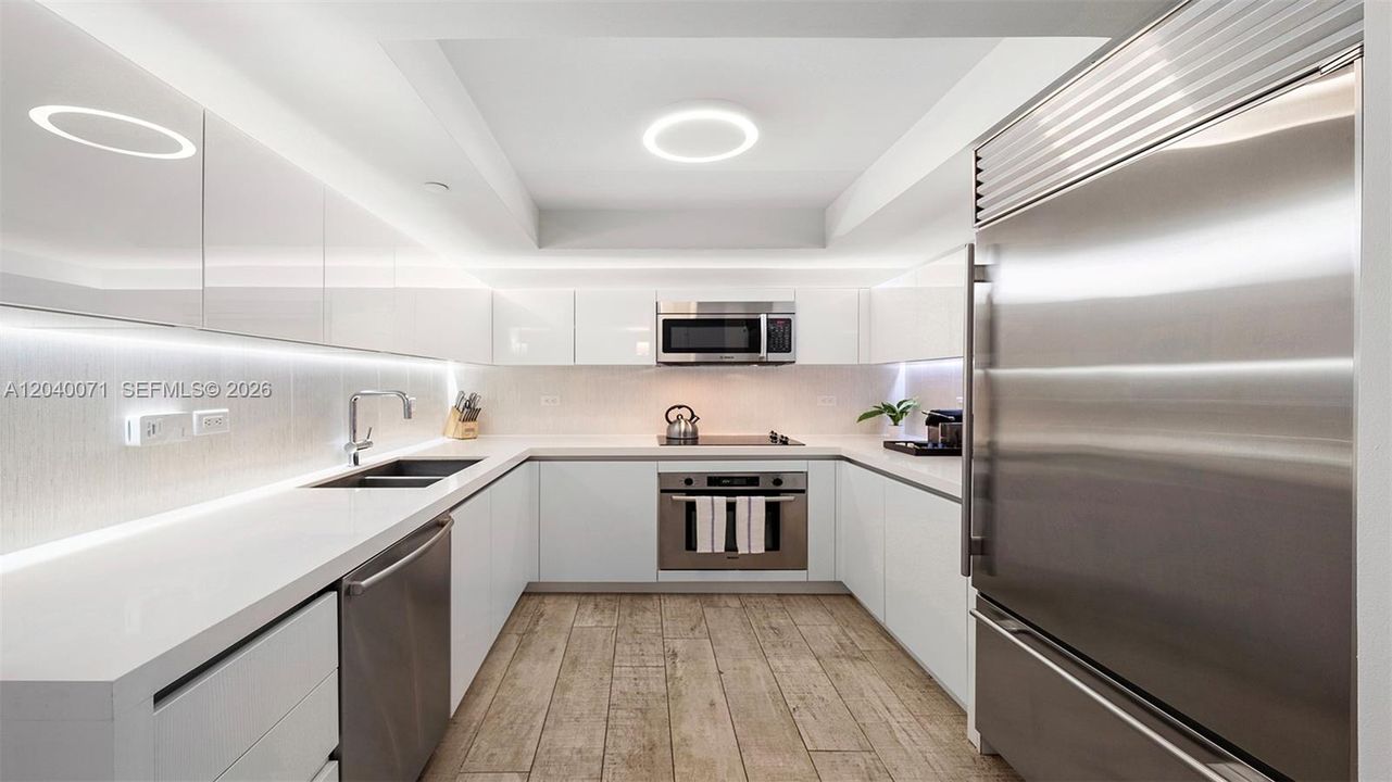 For Sale: $3,650,000 (2 beds, 2 baths, 1104 Square Feet)
