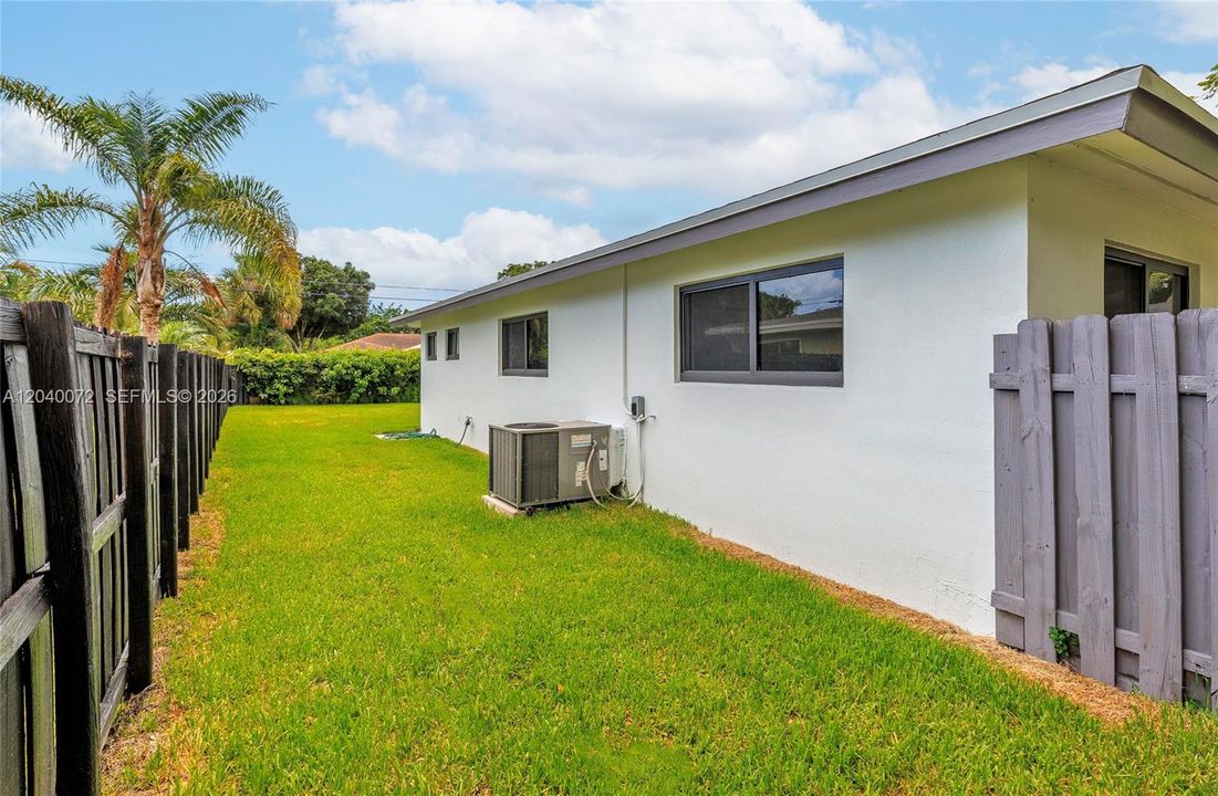 For Sale: $915,000 (3 beds, 2 baths, 2097 Square Feet)