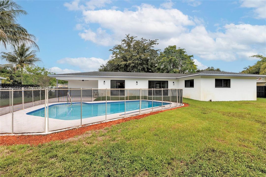 For Sale: $915,000 (3 beds, 2 baths, 2097 Square Feet)