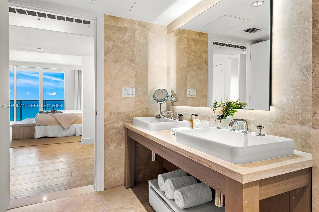 For Sale: $4,850,000 (2 beds, 2 baths, 1471 Square Feet)
