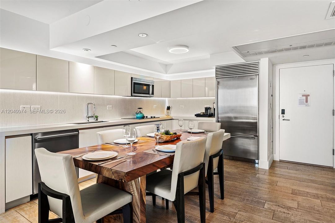 For Sale: $4,850,000 (2 beds, 2 baths, 1471 Square Feet)