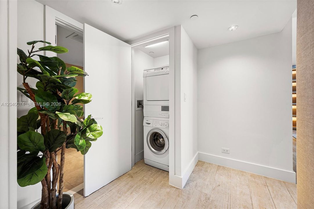 For Sale: $4,850,000 (2 beds, 2 baths, 1471 Square Feet)