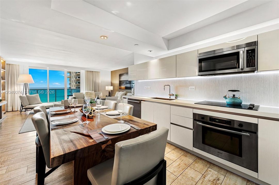 For Sale: $4,850,000 (2 beds, 2 baths, 1471 Square Feet)