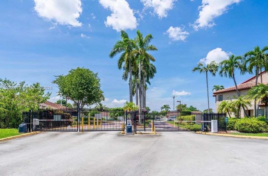 На продажу: $358,900 (3 спален, 2 ванн, 1709 Квадратных фут)