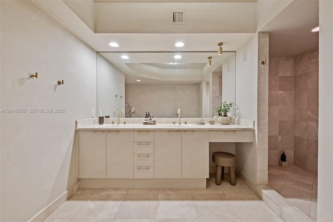 На продажу: $849,000 (3 спален, 3 ванн, 1886 Квадратных фут)