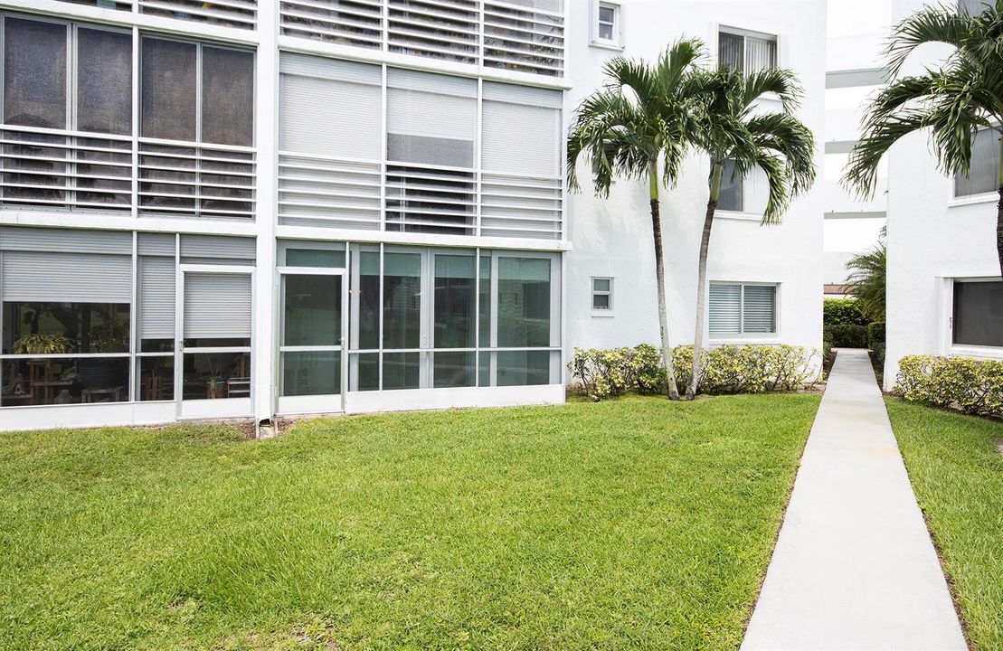 EXTERIOR 8