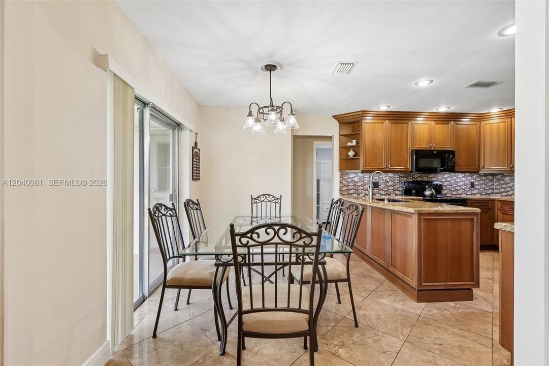 En Venta: $610,000 (3 camas, 2 baños, 2267 Pies cuadrados)