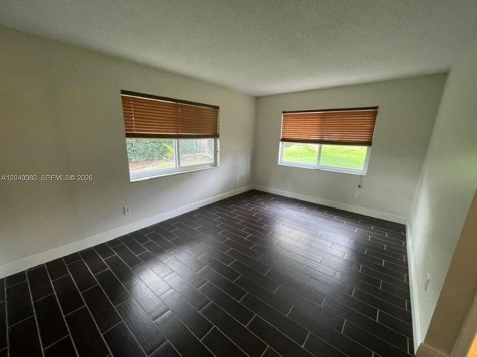 В аренду: $2,000 (2 спален, 2 ванн, 912 Квадратных фут)