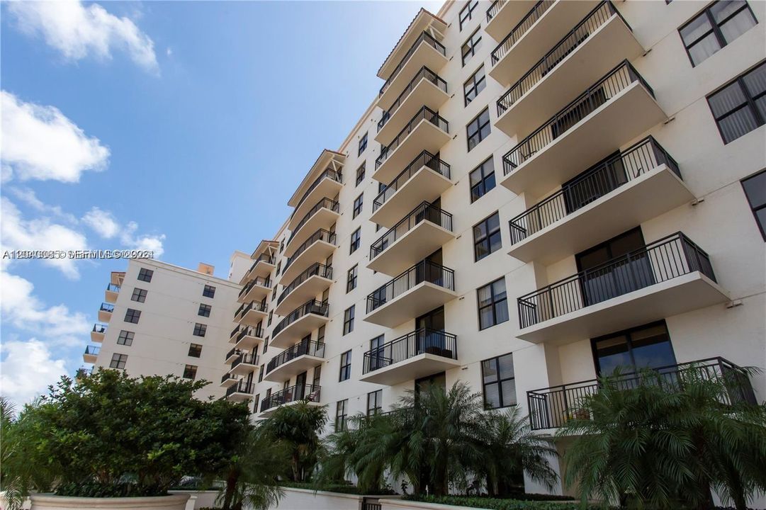 For Sale: $525,000 (2 beds, 2 baths, 1020 Square Feet)