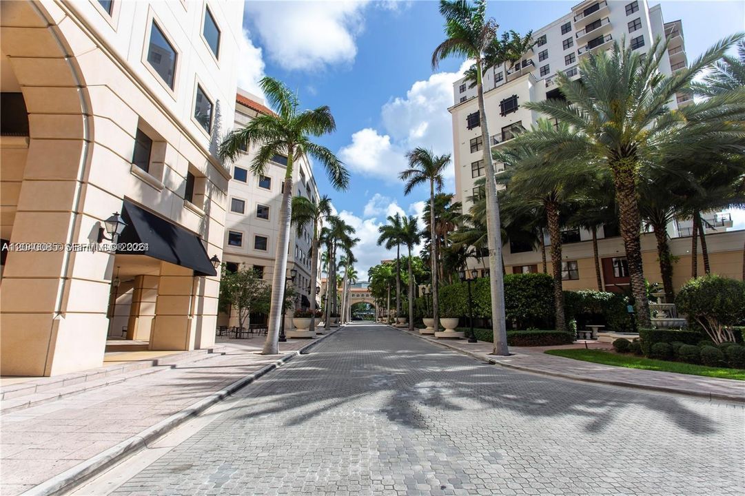 For Sale: $525,000 (2 beds, 2 baths, 1020 Square Feet)