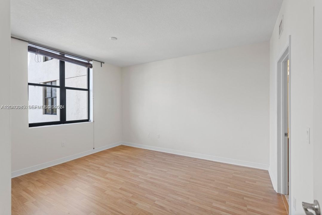 For Sale: $525,000 (2 beds, 2 baths, 1020 Square Feet)
