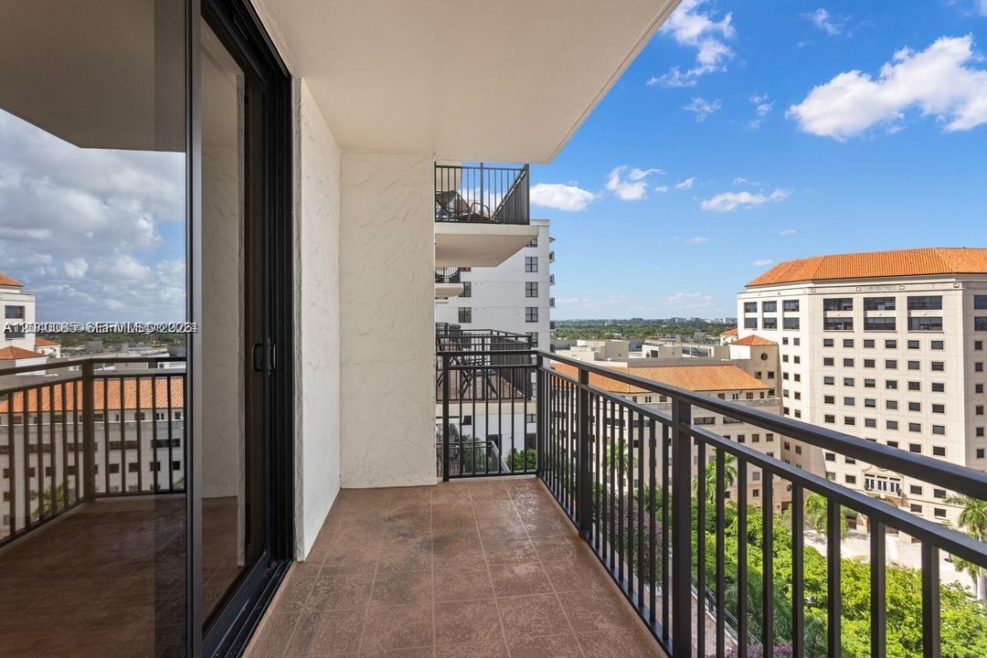 For Sale: $525,000 (2 beds, 2 baths, 1020 Square Feet)