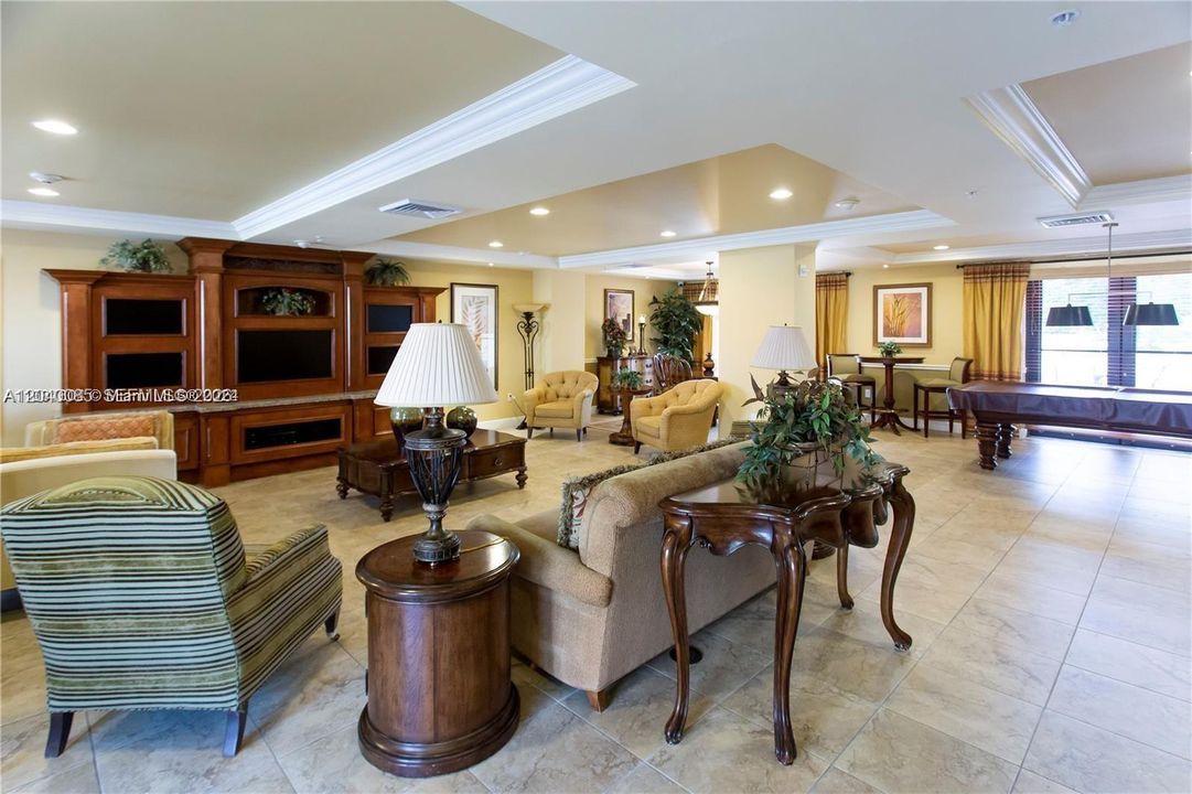 For Sale: $525,000 (2 beds, 2 baths, 1020 Square Feet)