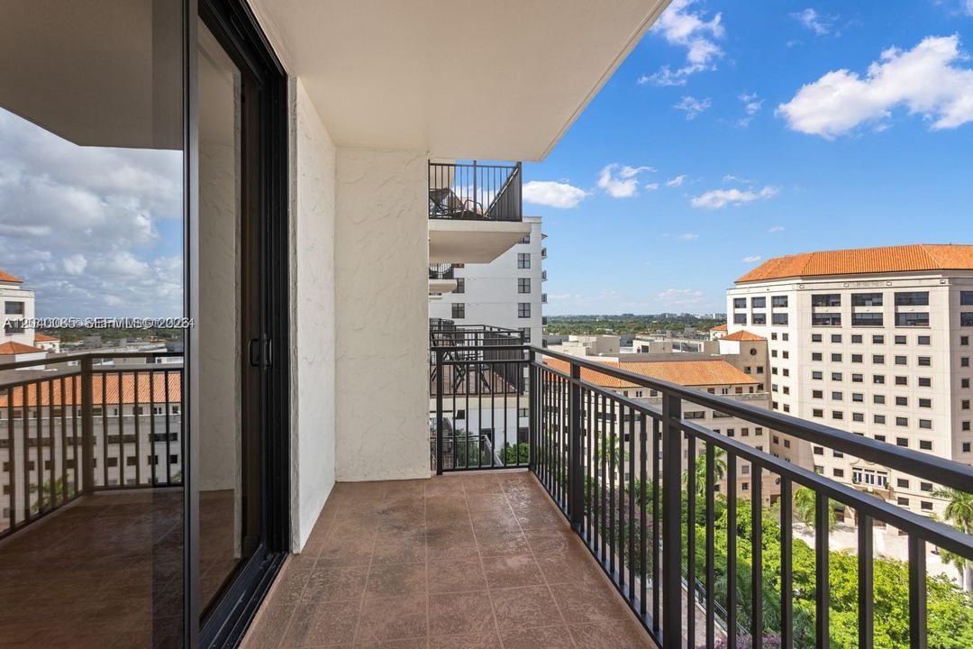 For Sale: $525,000 (2 beds, 2 baths, 1020 Square Feet)