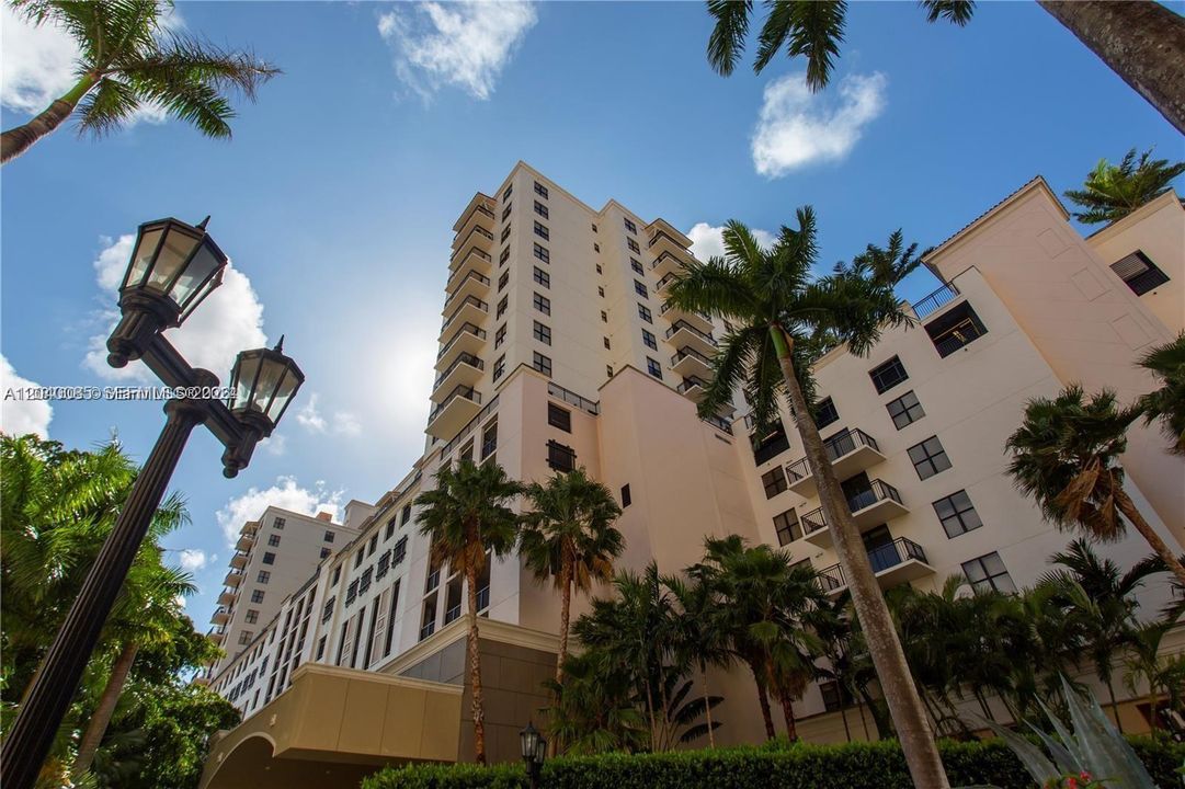 For Sale: $525,000 (2 beds, 2 baths, 1020 Square Feet)