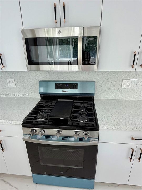 For Rent: $6,200 (3 beds, 2 baths, 1480 Square Feet)
