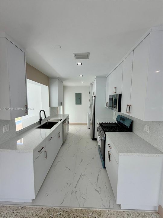 For Rent: $6,200 (3 beds, 2 baths, 1480 Square Feet)