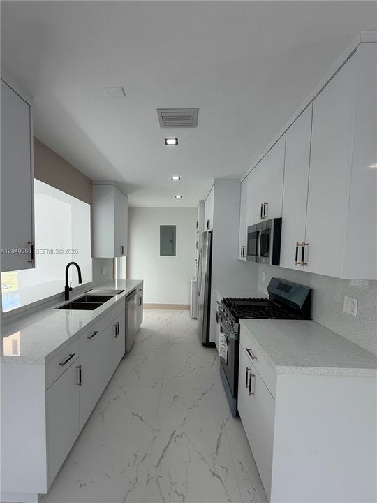 For Rent: $6,200 (3 beds, 2 baths, 1480 Square Feet)
