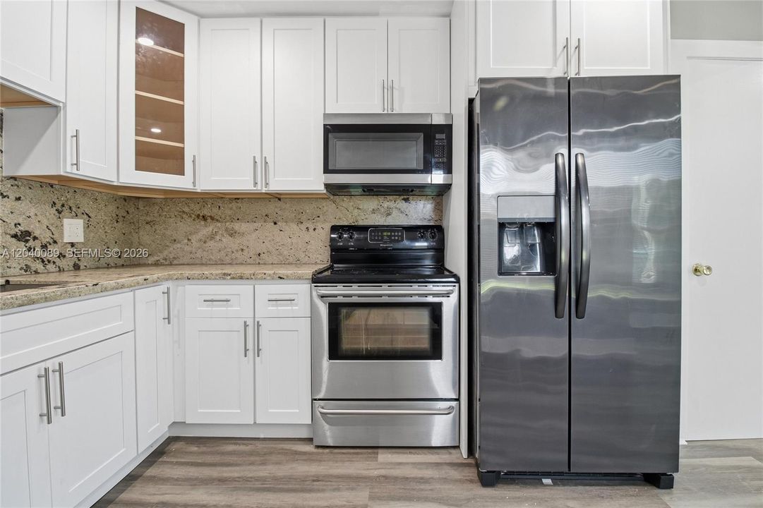 For Rent: $2,700 (2 beds, 1 baths, 1976 Square Feet)