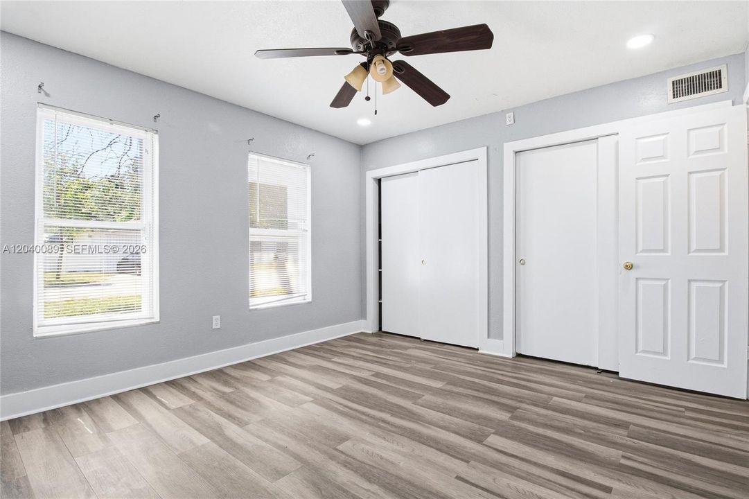For Rent: $2,700 (2 beds, 1 baths, 1976 Square Feet)