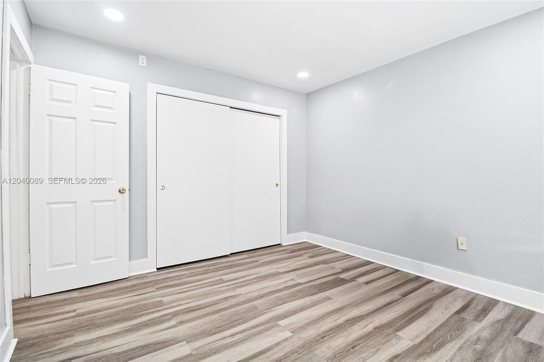 For Rent: $2,700 (2 beds, 1 baths, 1976 Square Feet)
