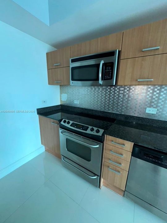 В аренду: $2,800 (1 спален, 1 ванн, 698 Квадратных фут)