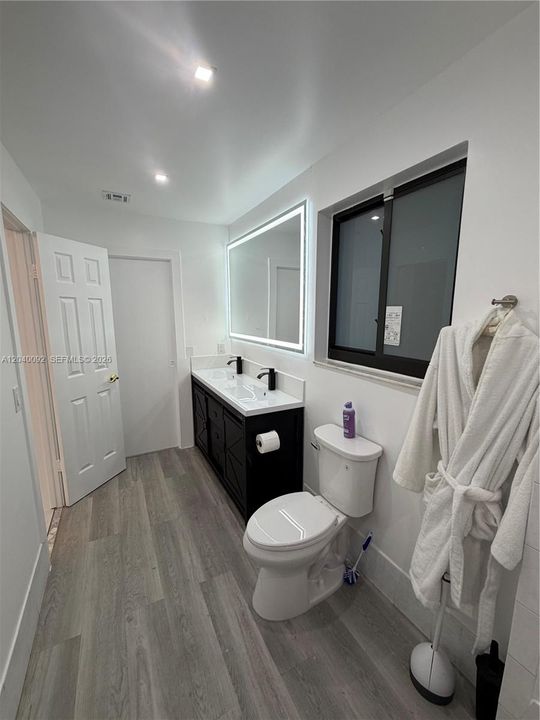 For Sale: $964,500 (3 beds, 2 baths, 2275 Square Feet)