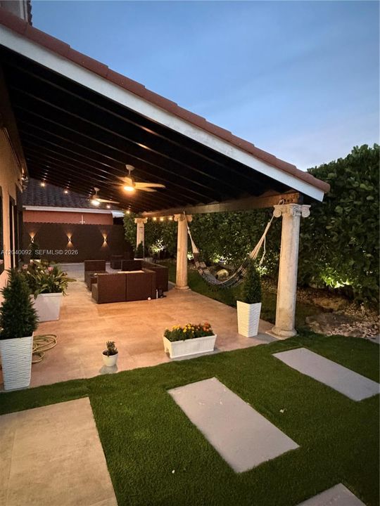 For Sale: $964,500 (3 beds, 2 baths, 2275 Square Feet)
