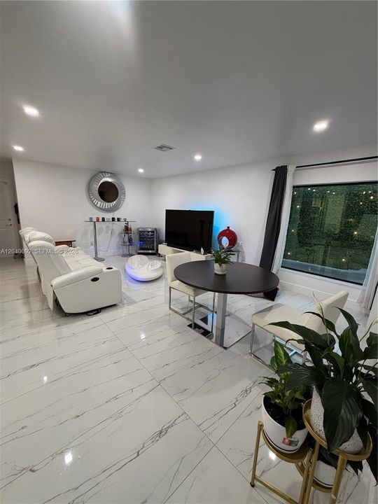 For Sale: $964,500 (3 beds, 2 baths, 2275 Square Feet)