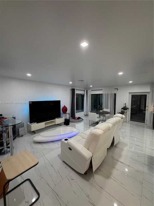 For Sale: $964,500 (3 beds, 2 baths, 2275 Square Feet)