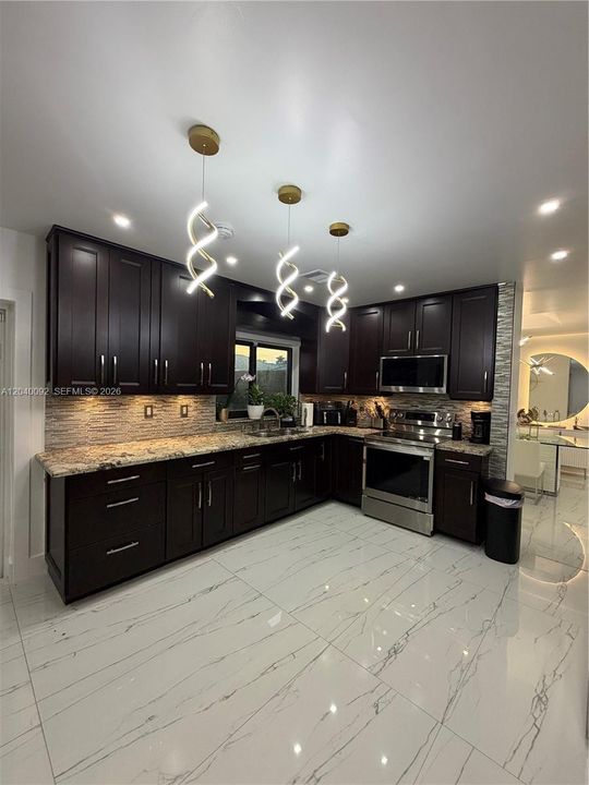 For Sale: $964,500 (3 beds, 2 baths, 2275 Square Feet)