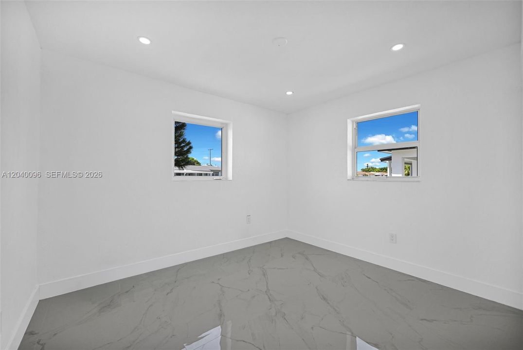 Vendido Recientemente: $680,000 (5 camas, 3 baños, 1614 Pies cuadrados)