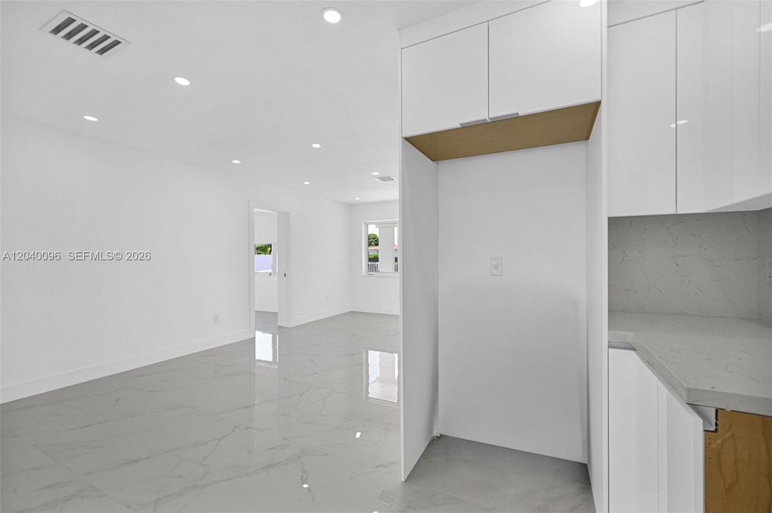 Vendido Recientemente: $680,000 (5 camas, 3 baños, 1614 Pies cuadrados)