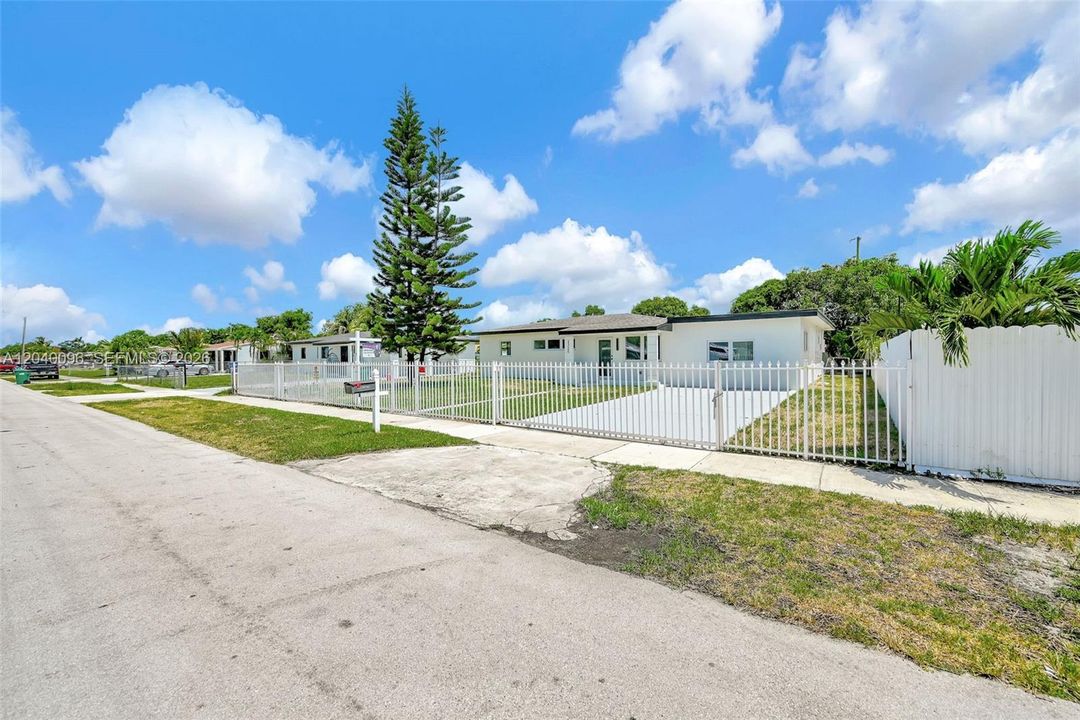 Vendido Recientemente: $680,000 (5 camas, 3 baños, 1614 Pies cuadrados)