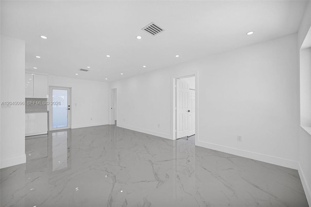Vendido Recientemente: $680,000 (5 camas, 3 baños, 1614 Pies cuadrados)