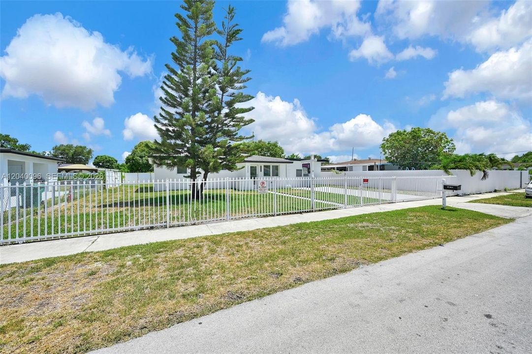 Vendido Recientemente: $680,000 (5 camas, 3 baños, 1614 Pies cuadrados)