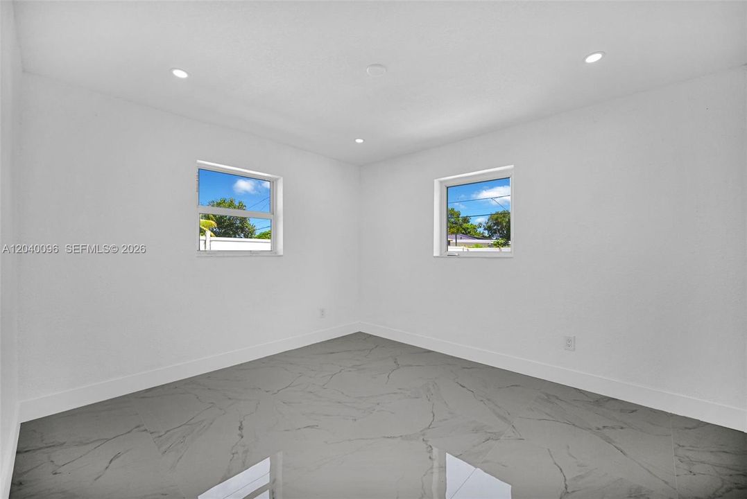 Vendido Recientemente: $680,000 (5 camas, 3 baños, 1614 Pies cuadrados)