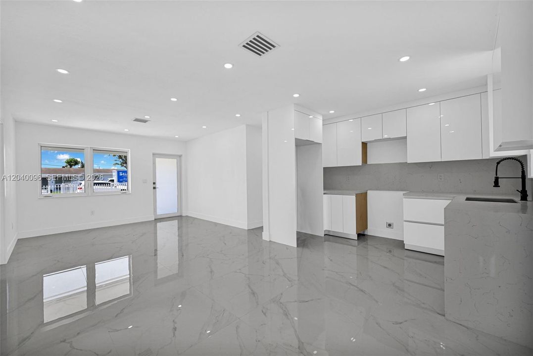 Vendido Recientemente: $680,000 (5 camas, 3 baños, 1614 Pies cuadrados)