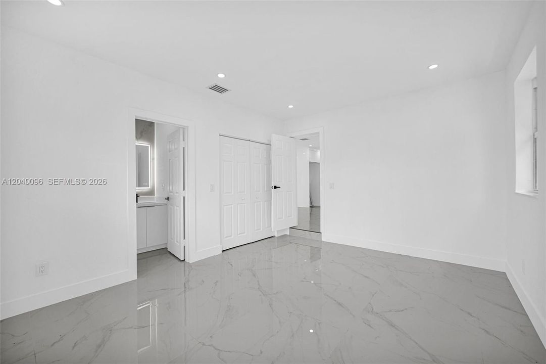 Vendido Recientemente: $680,000 (5 camas, 3 baños, 1614 Pies cuadrados)
