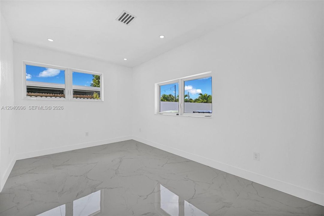 Vendido Recientemente: $680,000 (5 camas, 3 baños, 1614 Pies cuadrados)