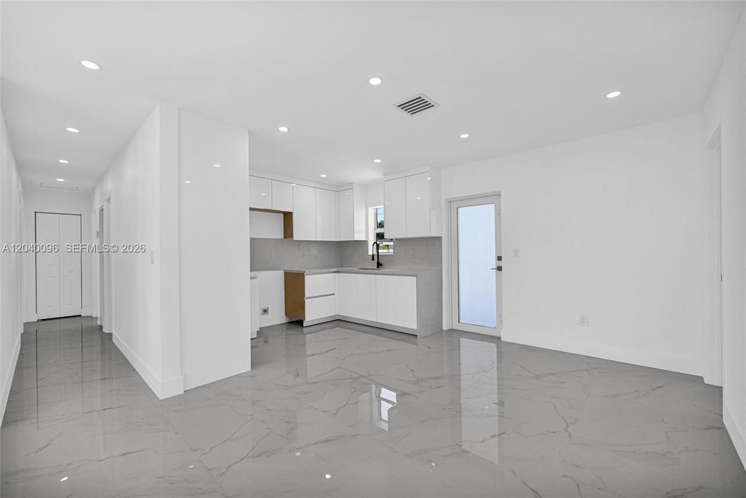 Vendido Recientemente: $680,000 (5 camas, 3 baños, 1614 Pies cuadrados)